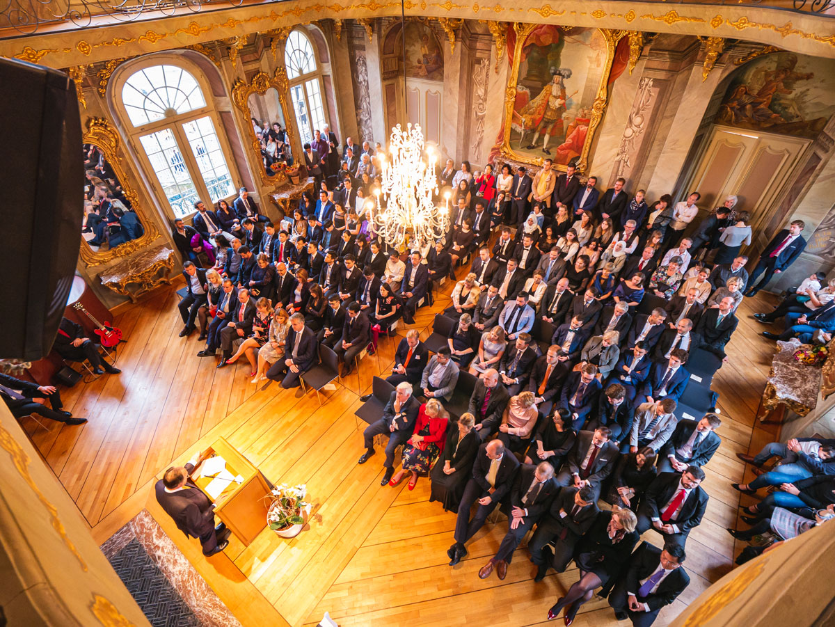 Urkundenübergabe International Medical College